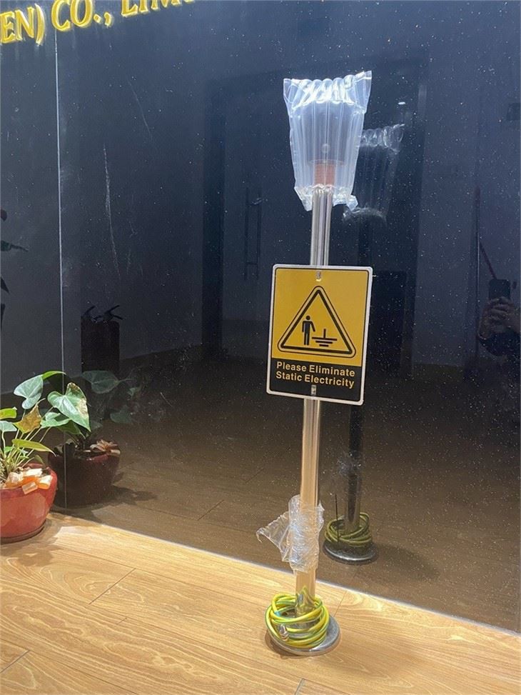 Personal Electrostatic Eliminating Pole